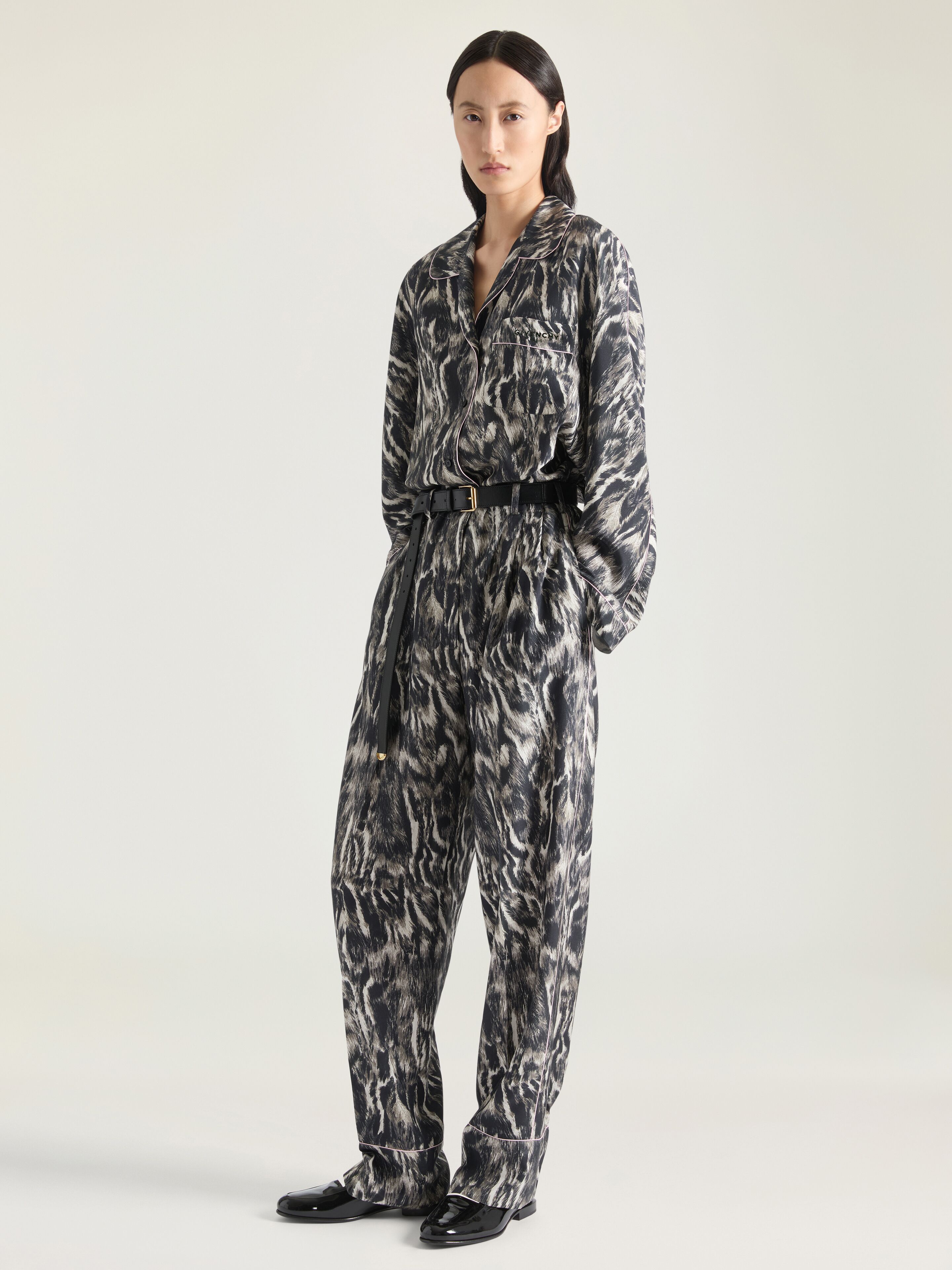 Pyjama pants in silk with animal print